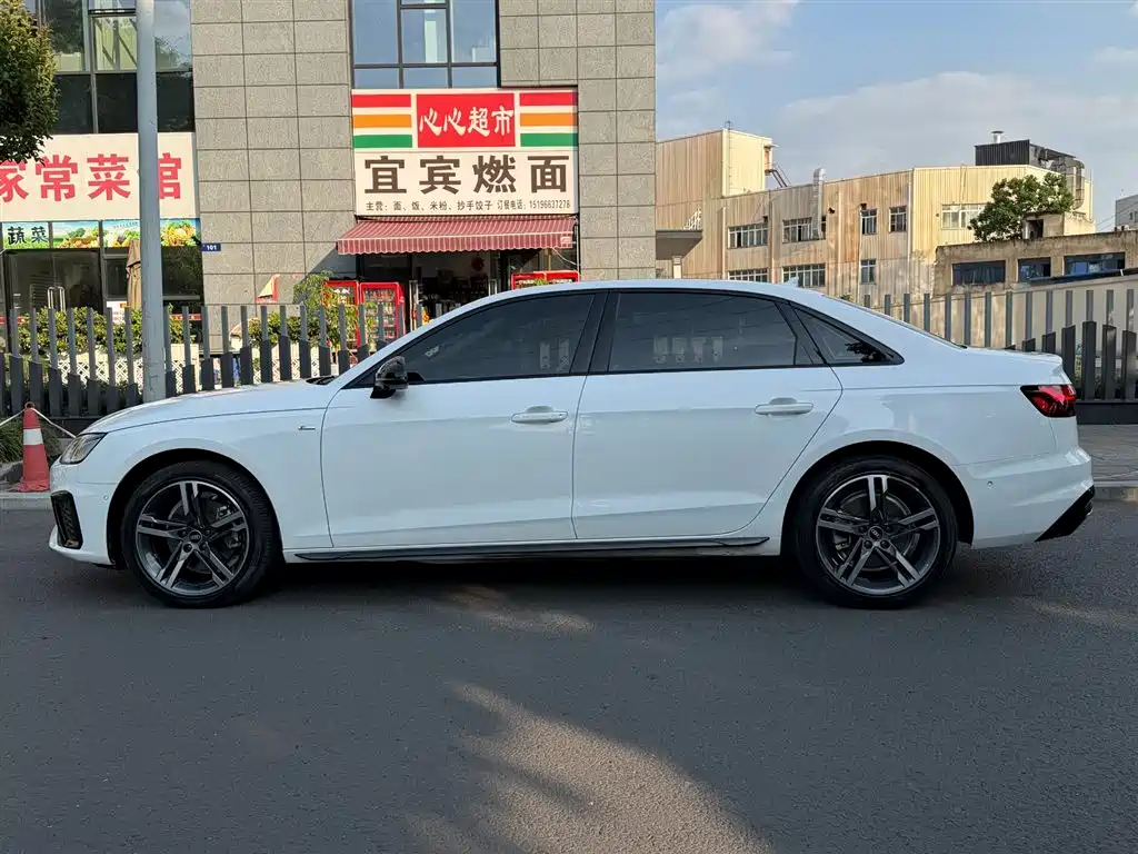 Audi A4L 2022 40 TFSI Luxury Dynamic фото 3