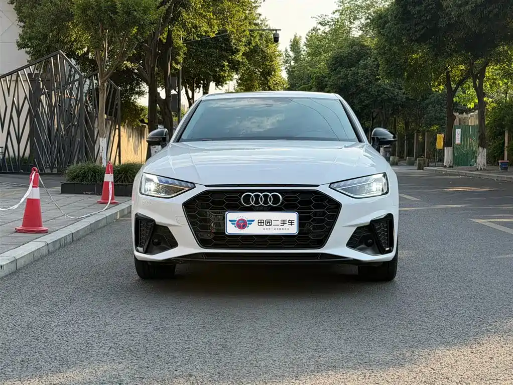 Audi A4L 2022 40 TFSI Luxury Dynamic фото 2