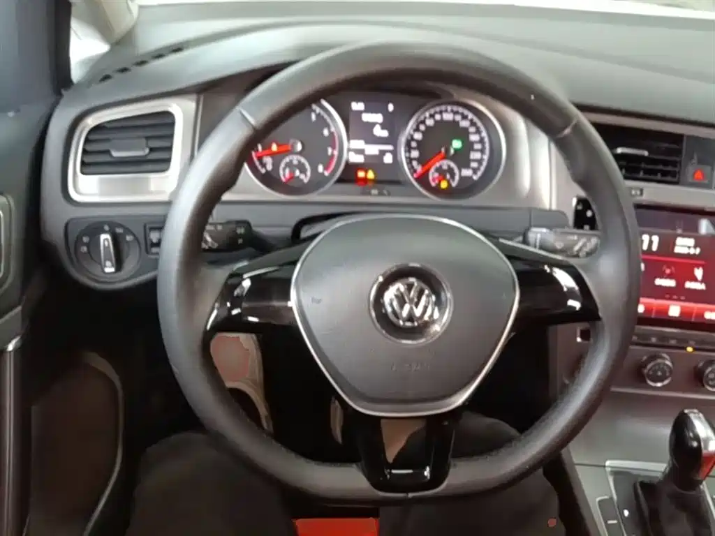 Volkswagen Golf 2016 230TSI Automatic Comfort фото 11