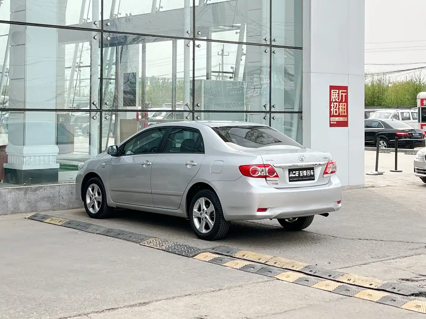 Toyota Corolla 2011 1.8L CVT GL-i фото 6