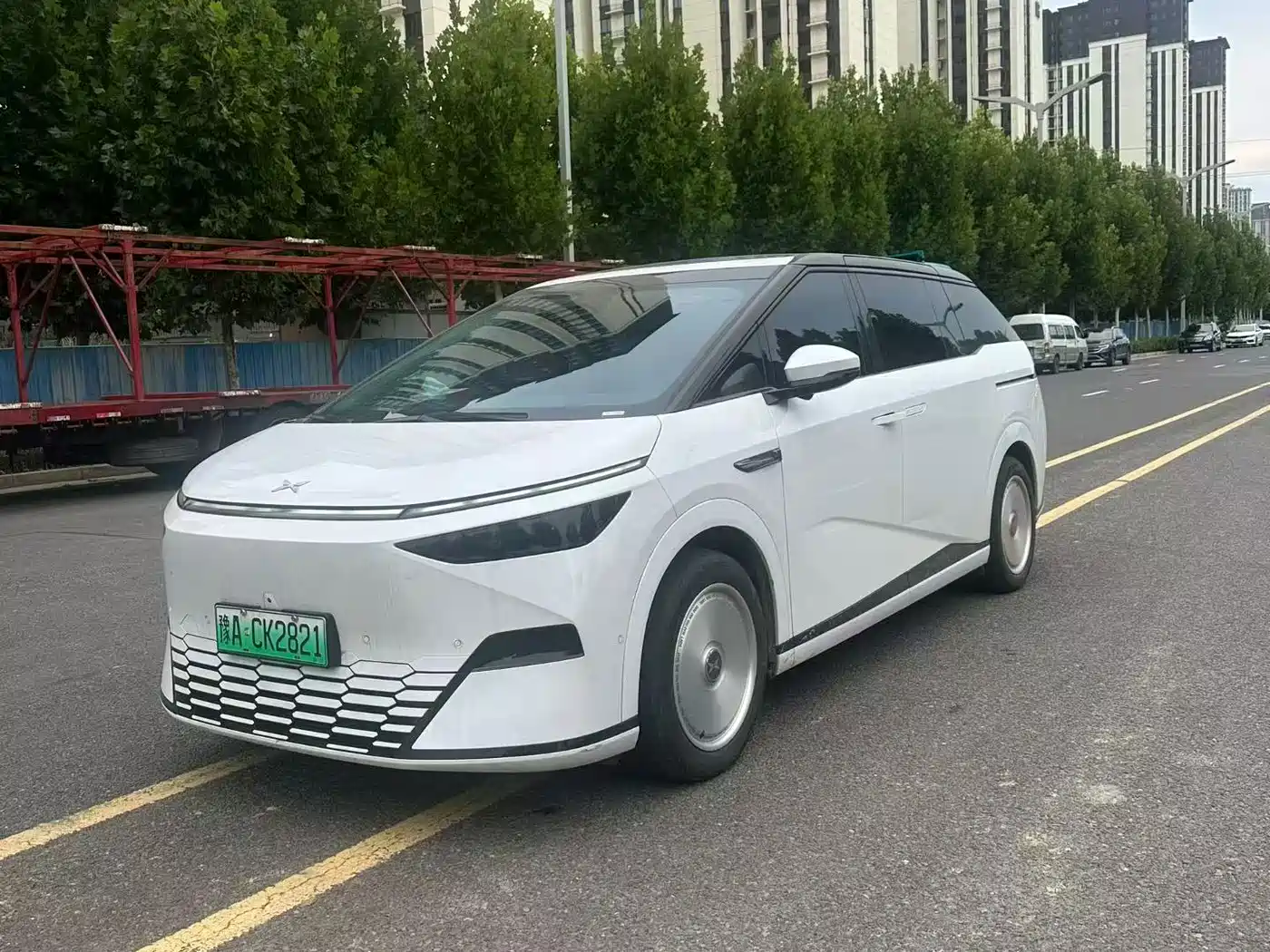 XPeng X9