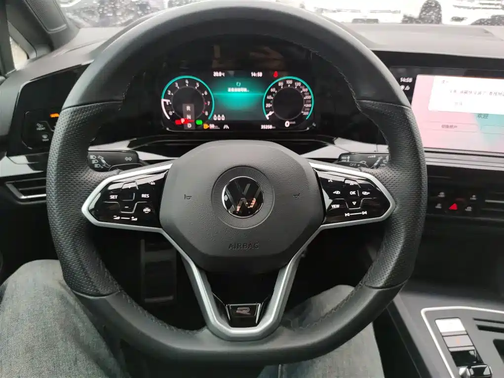 Volkswagen Golf 2023 280TSI DSG R-Line Lite фото 7