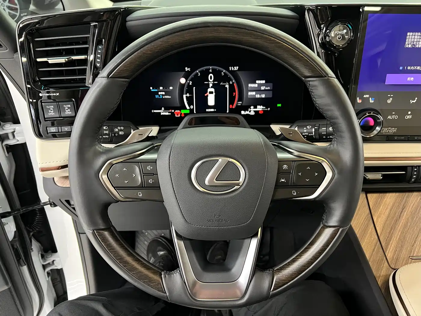 Lexus LM 2025 Model 500h Six-Seater Prestige Edition фото 24