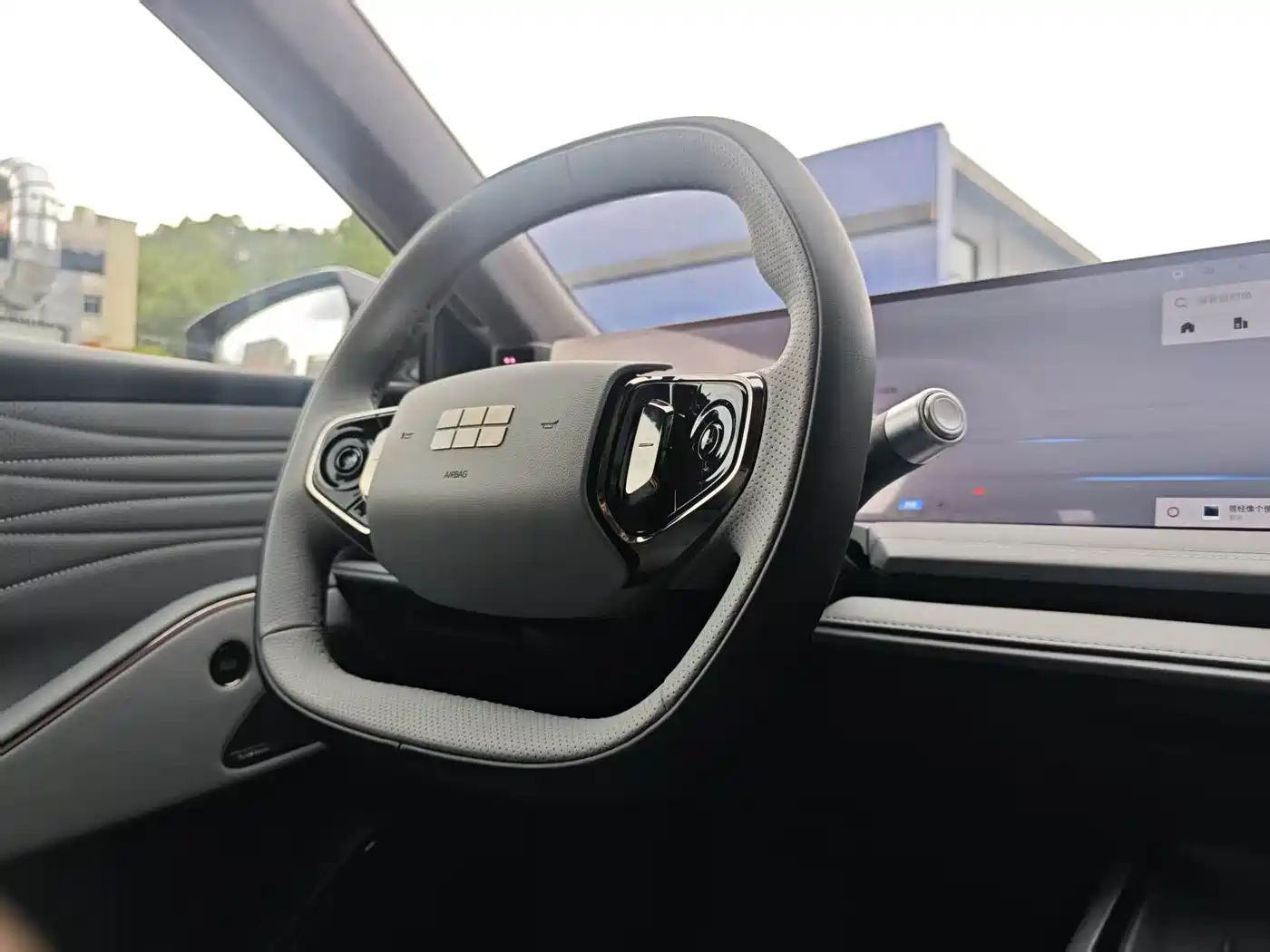 Geely Galaxy Galaxy E8 2025 700km Long Voyage Smart Drive Edition фото 12