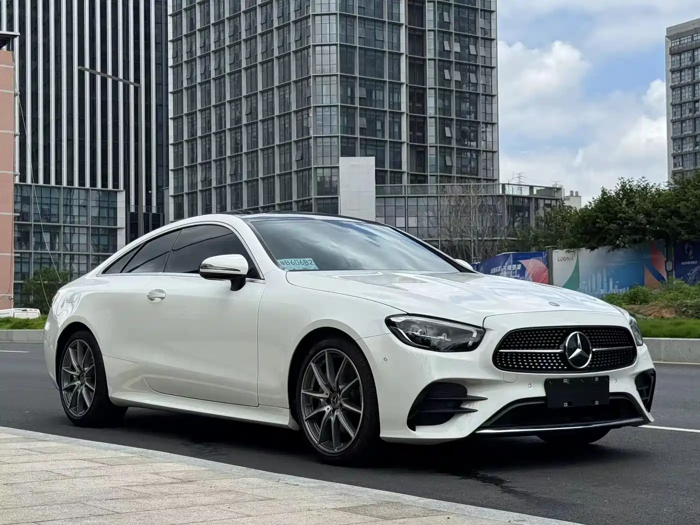 MERCEDES-BENZ E-CLASS (IMPORTED)