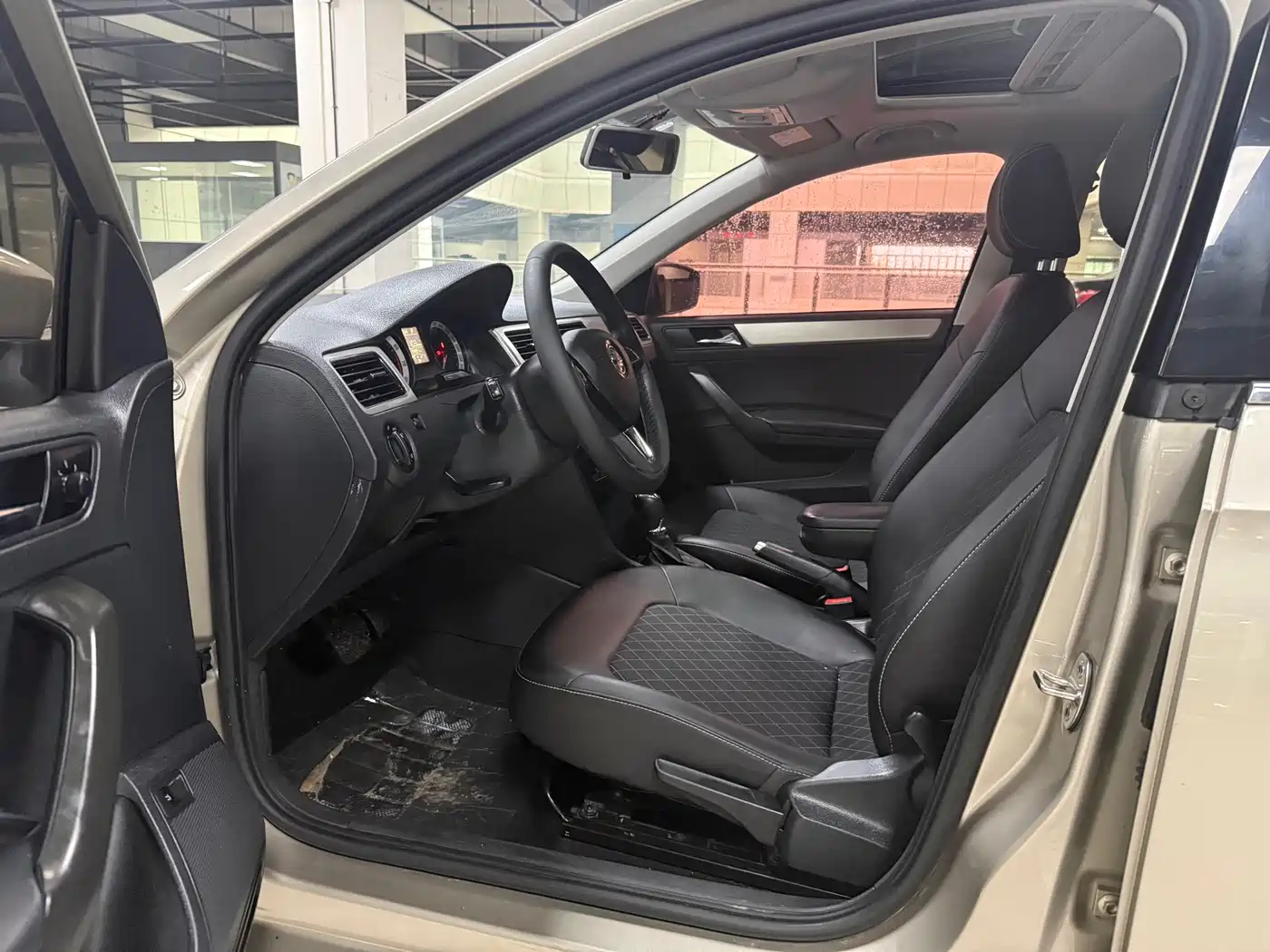 Škoda Rapid 2018 1.6L Automatic Comfort Edition фото 7