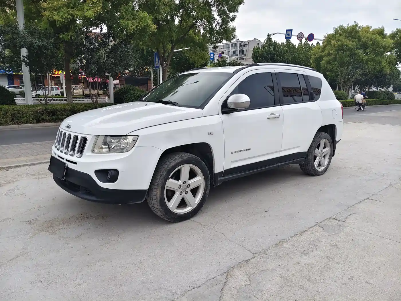 Photo 1 - Jeep Compass (Import)