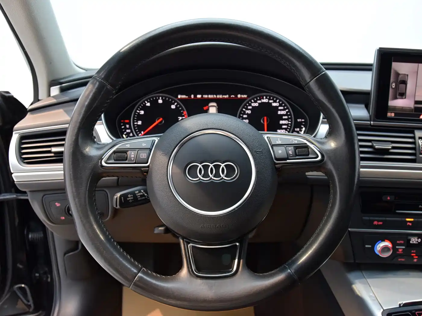 Фото 11 - Audi A6L
