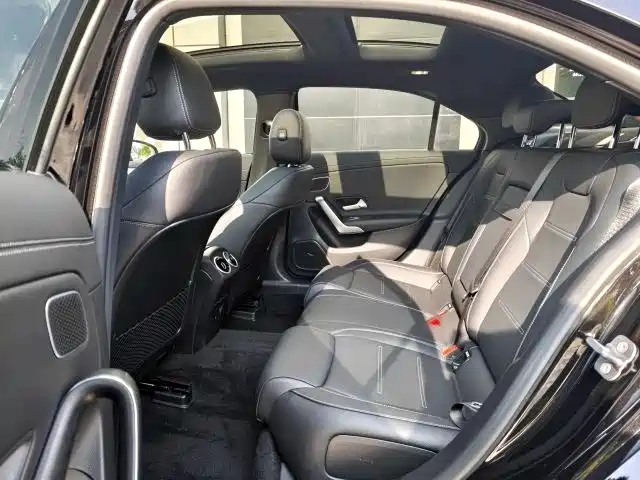 Mercedes-Benz A-Class AMG 2025 AMG A 35 L 4MATIC фото 17