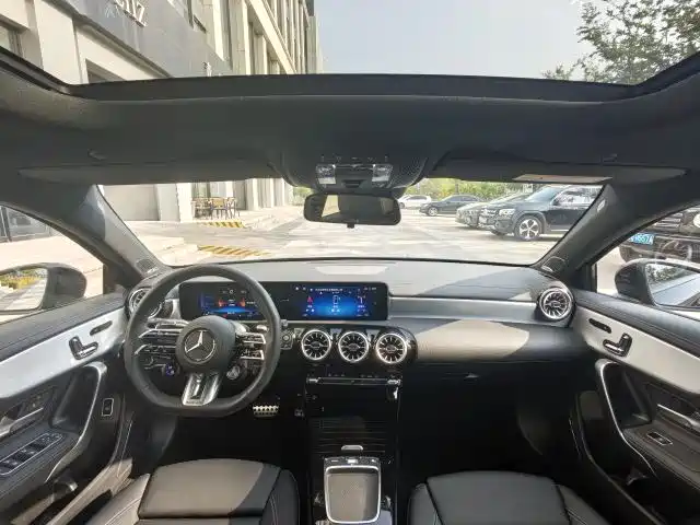 Mercedes-Benz A-Class AMG 2025 AMG A 35 L 4MATIC фото 23