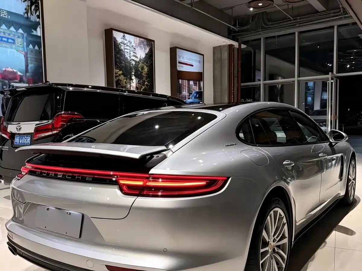 Фото 7 - Porsche Panamera