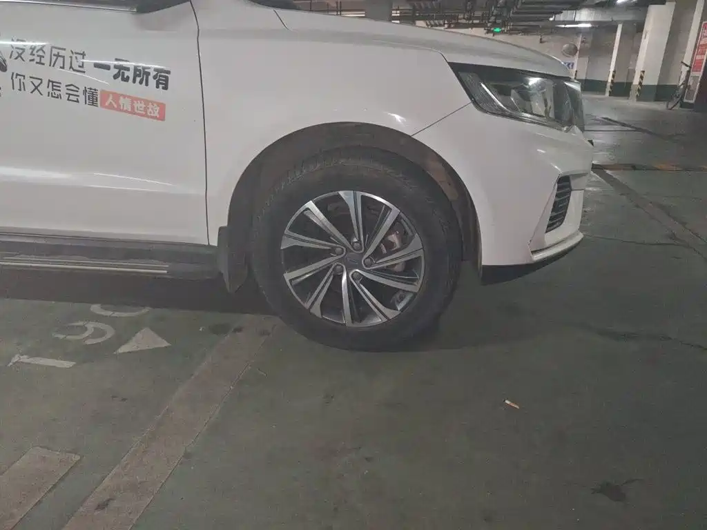 Фото 8 - Geely Emgrand X6