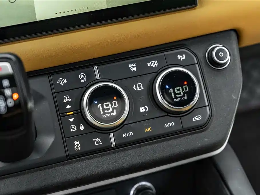Land Rover Defender 2023 Facelift 110 3.0T P400 X-DYNAMIC HSE фото 30