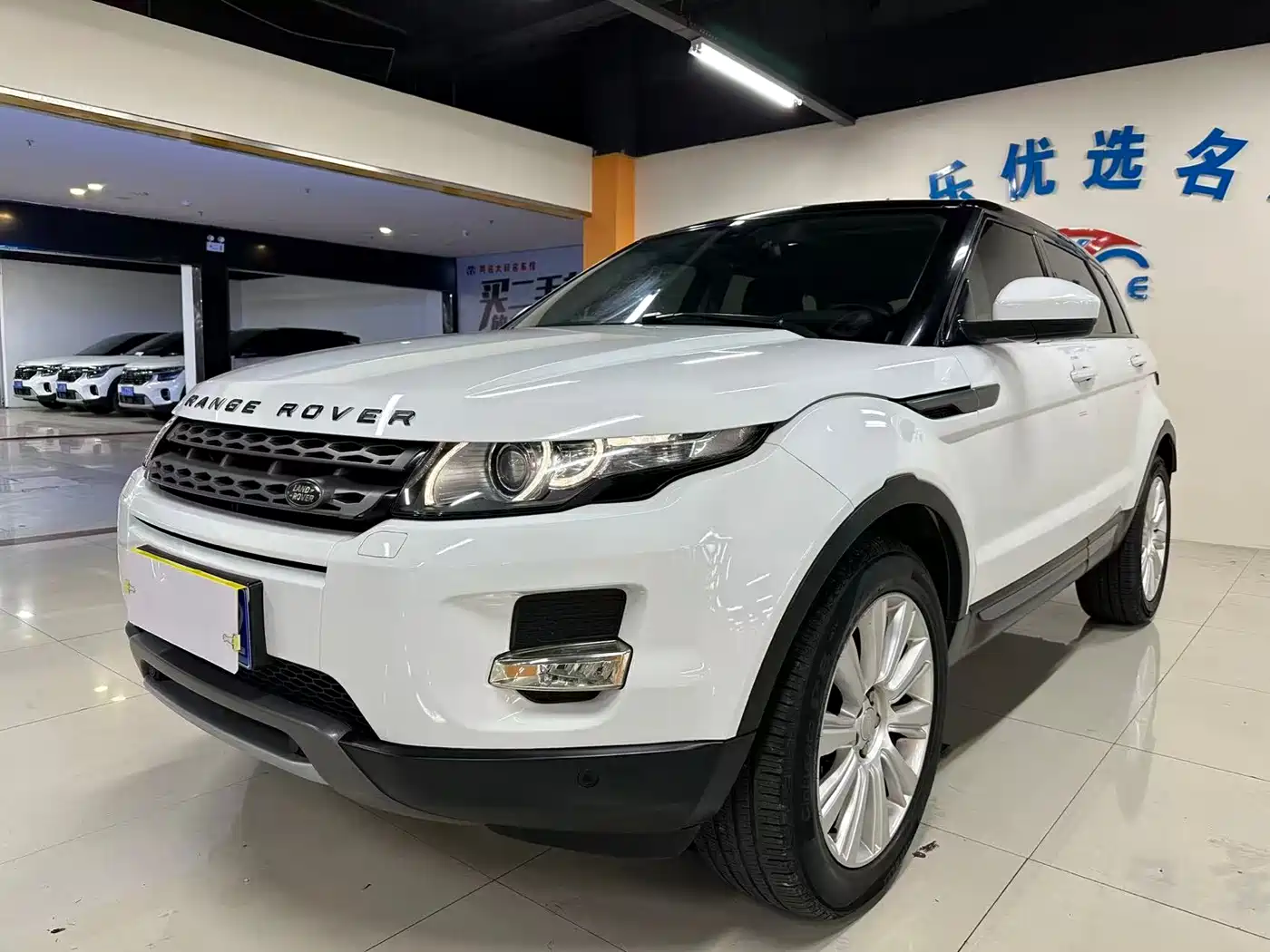 Land Rover Range Rover Evoque 2015 2.0T 5-Door Intelligent Edition