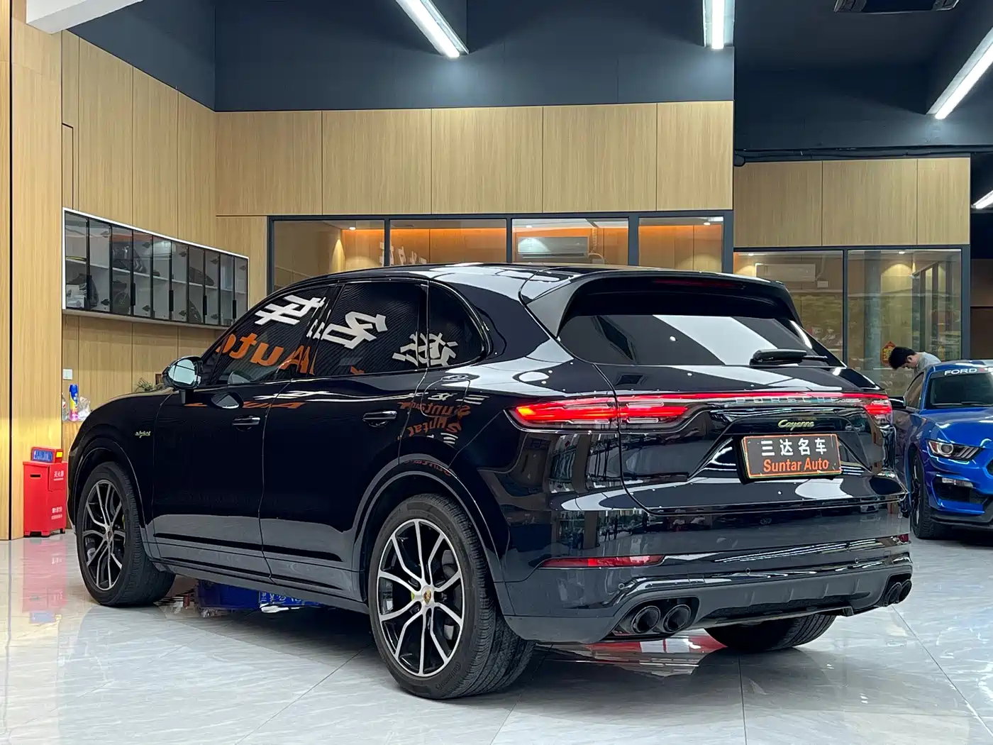 Porsche Cayenne New Energy 2023 Cayenne E-Hybrid 2.0T Platinum Edition фото 4