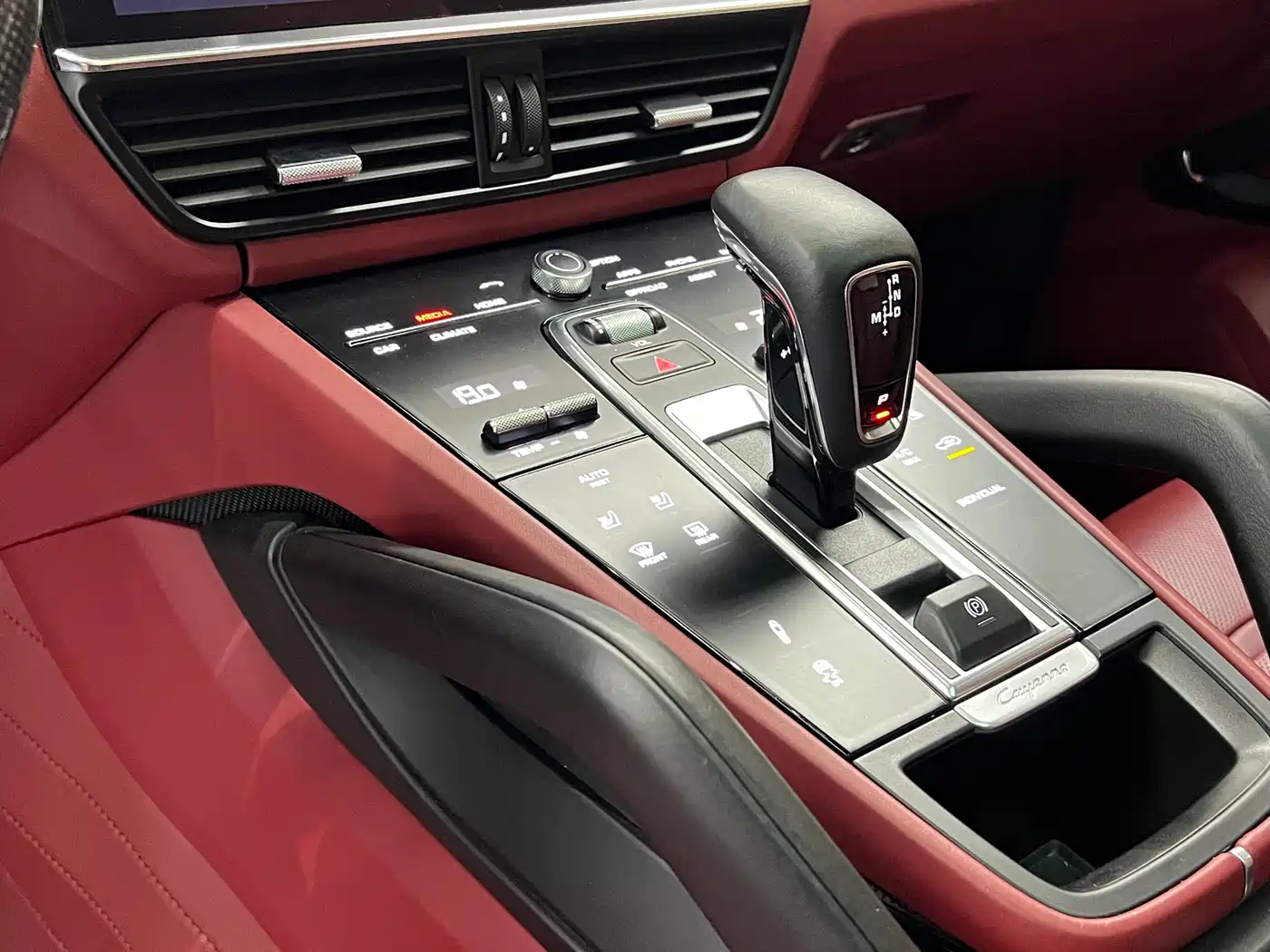 Porsche Cayenne New Energy 2023 Cayenne E-Hybrid 2.0T Platinum Edition фото 18