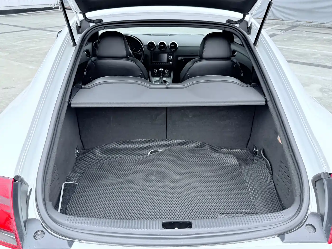 Audi TTS 2011 Model TTS Coupe 2.0TFSI quattro фото 17