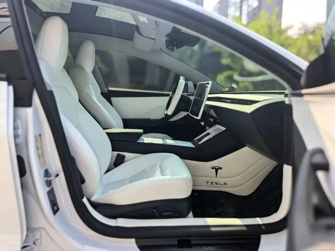 Tesla Model 3 2026 2025 Model Year Facelift Rear-Wheel Drive