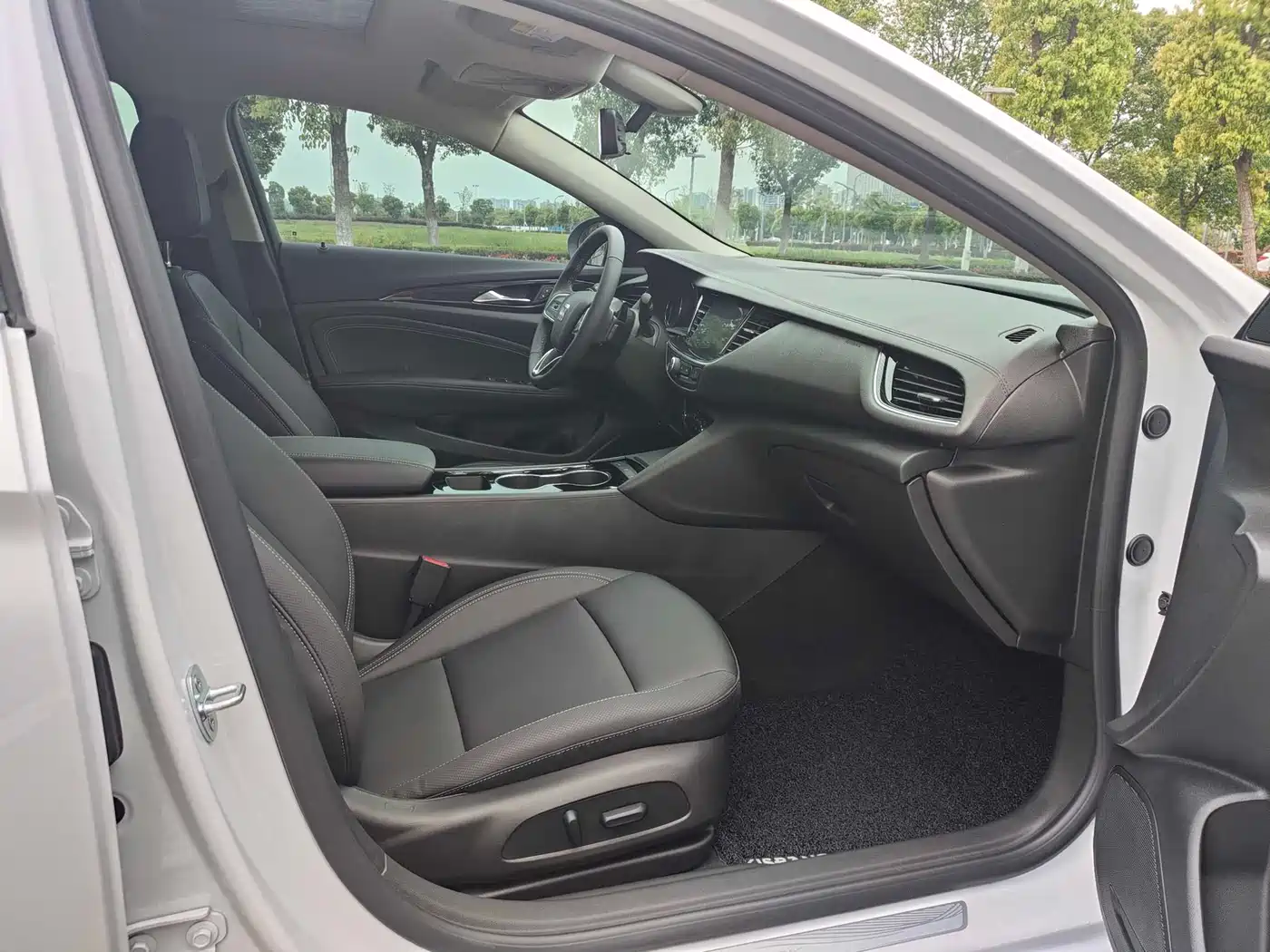 Buick Regal 2024 Facelift 28T Ultimate Enjoy Edition фото 10