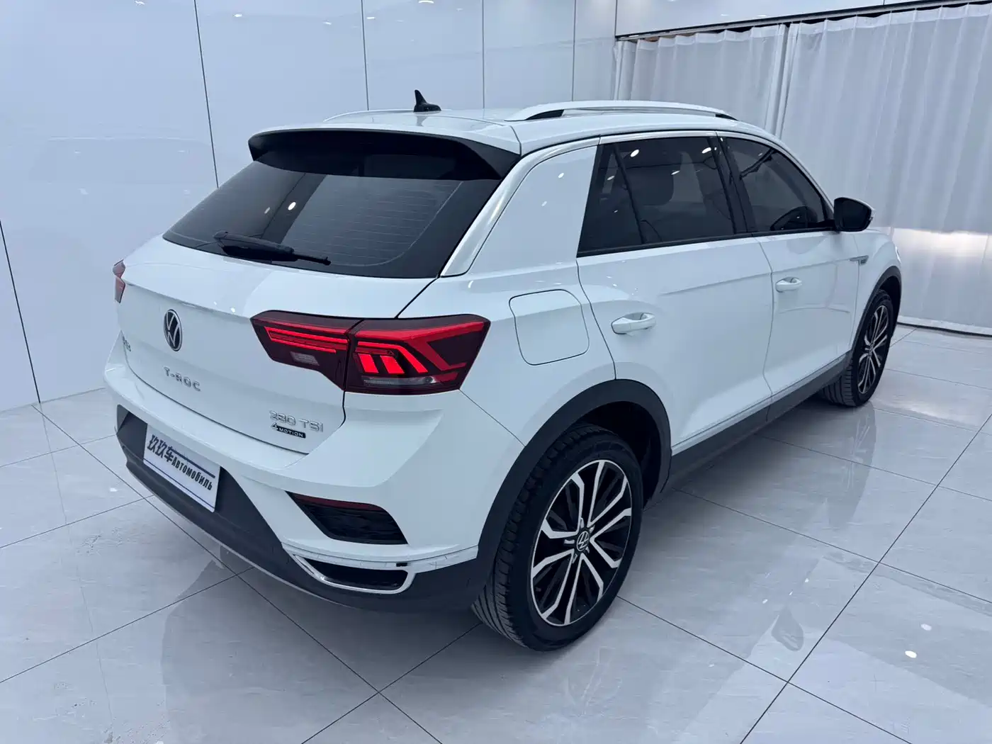 Volkswagen T-ROC 2021 Facelift 280TSI DSG 4WD Luxury Smart Connect Edition фото 4