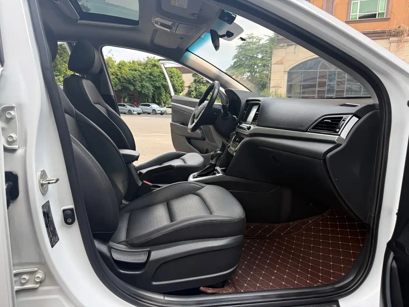 Hyundai Elantra 2016 1.6L Auto Smart·Luxury Edition фото 5