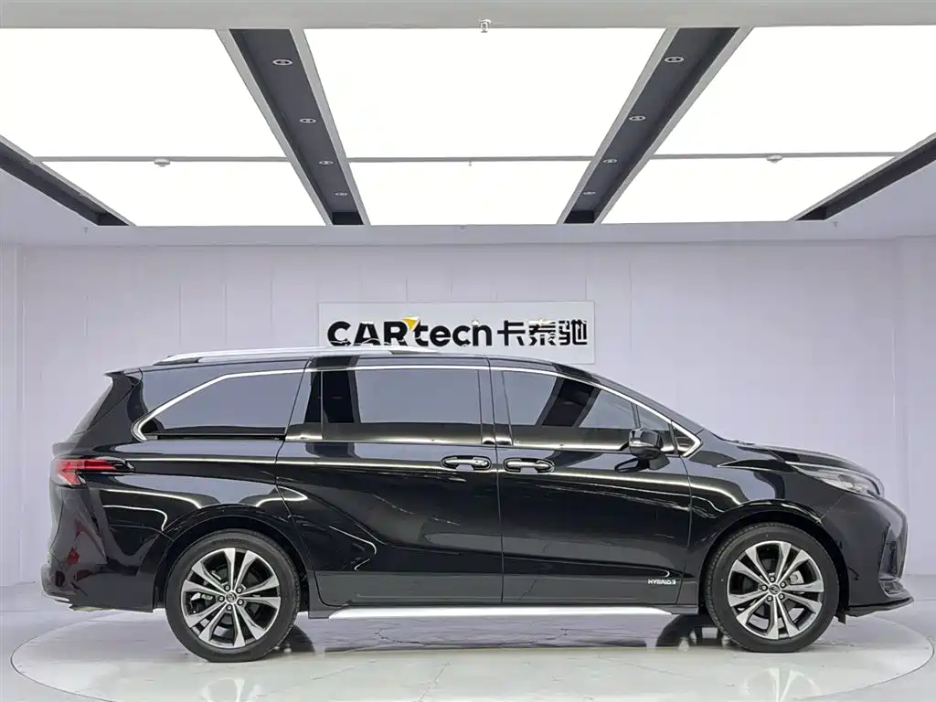 Toyota Granvia 2024 2.5L Hybrid Premium PLUS фото 6