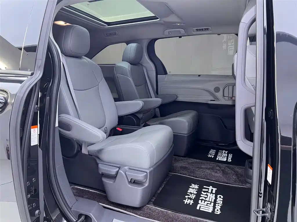 Toyota Granvia 2024 2.5L Hybrid Premium PLUS фото 18