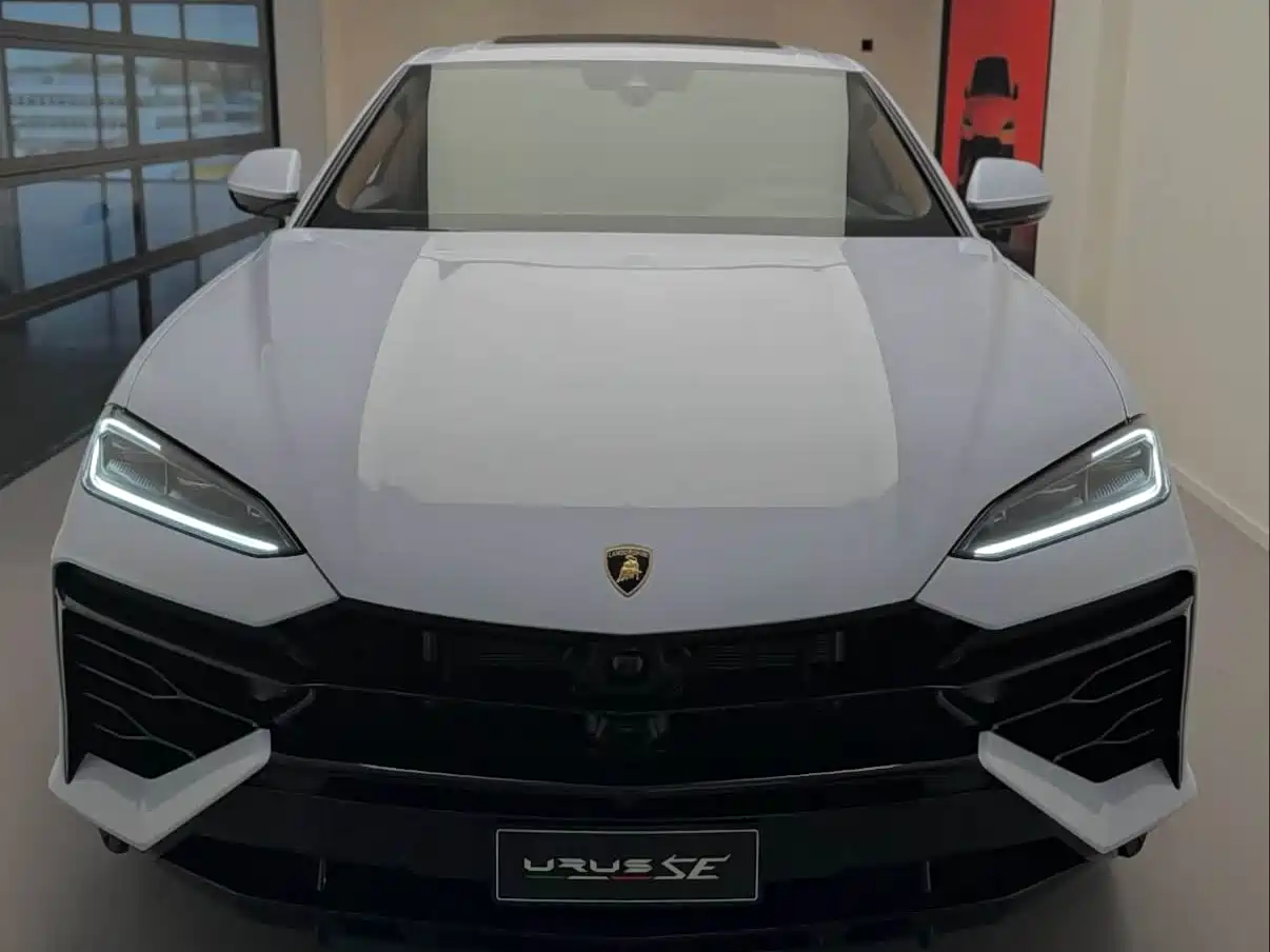 Lamborghini Urus SE 2025 4.0T Standard Edition фото 8