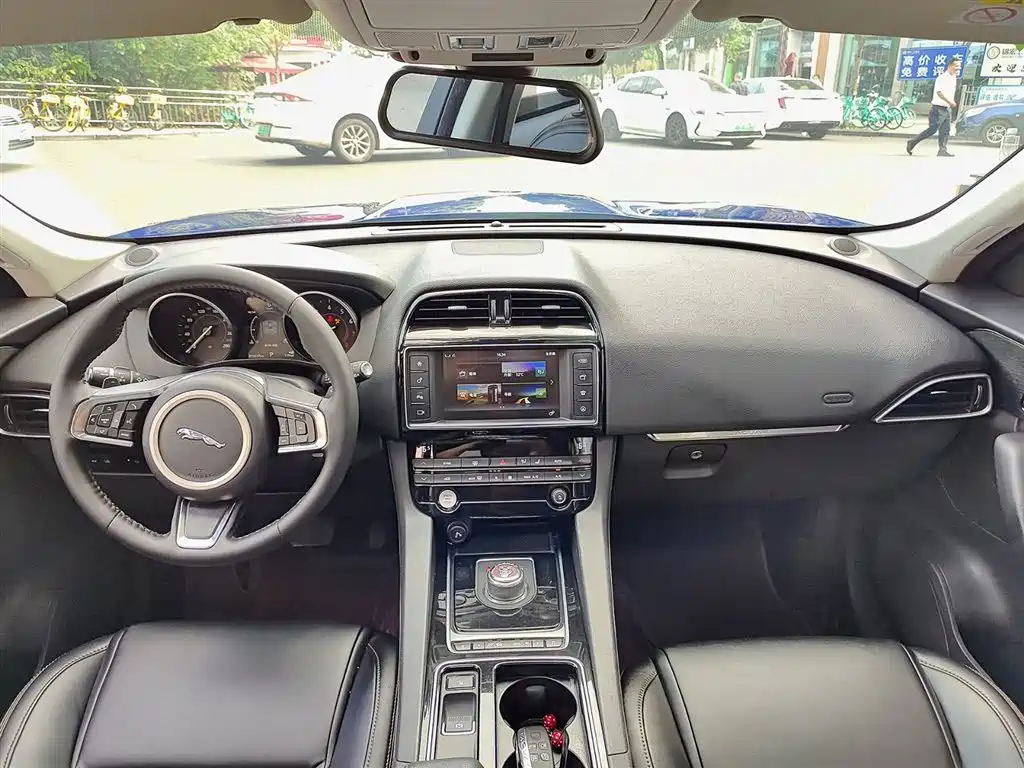 Jaguar F-PACE 2017 2018 2.0T 2WD Urban Premium Edition
