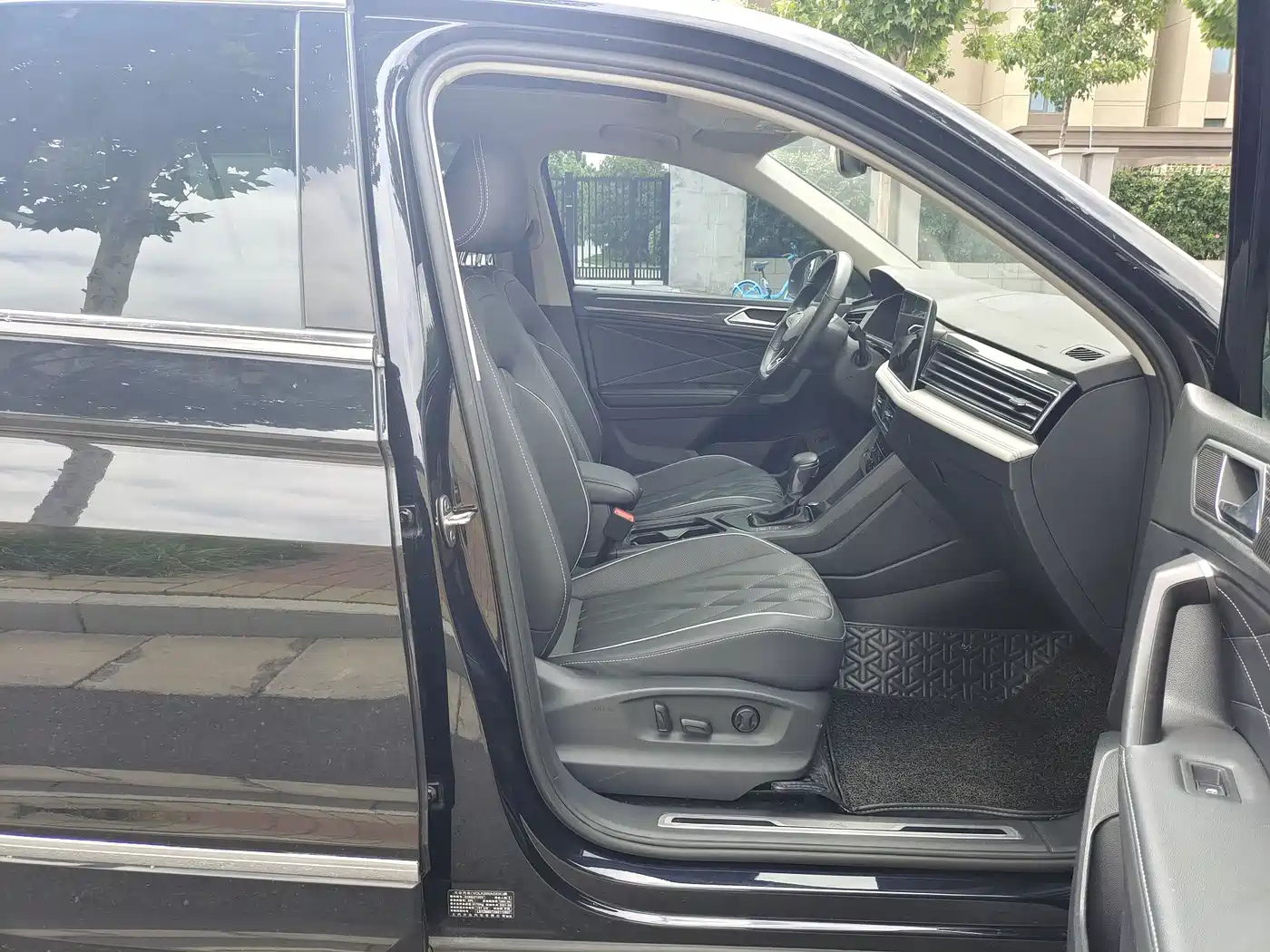 Volkswagen Tiguan L 2022 330TSI Auto 2WD R-Line Premium Edition фото 13