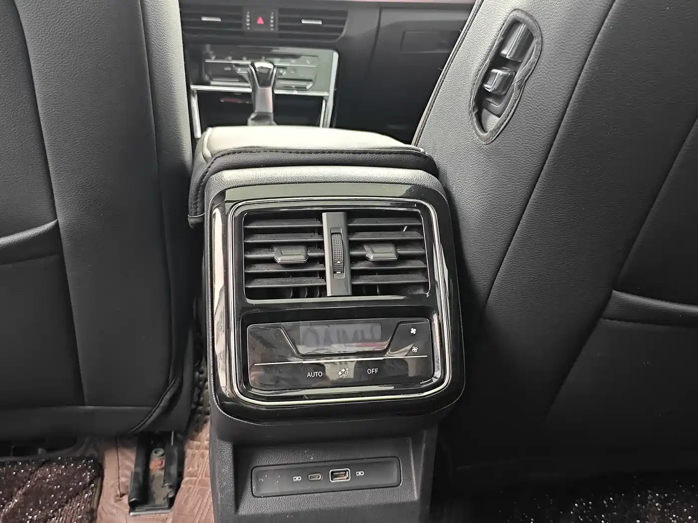 Volkswagen Passat 2023 330TSI Starlight Elite Edition фото 15