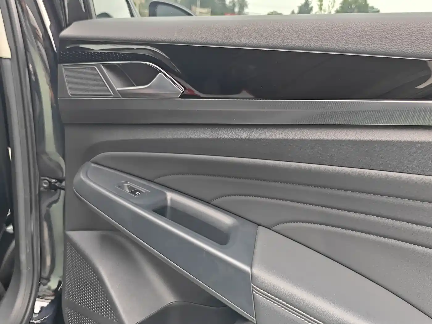 Volkswagen Passat 2023 330TSI Starlight Elite Edition фото 12