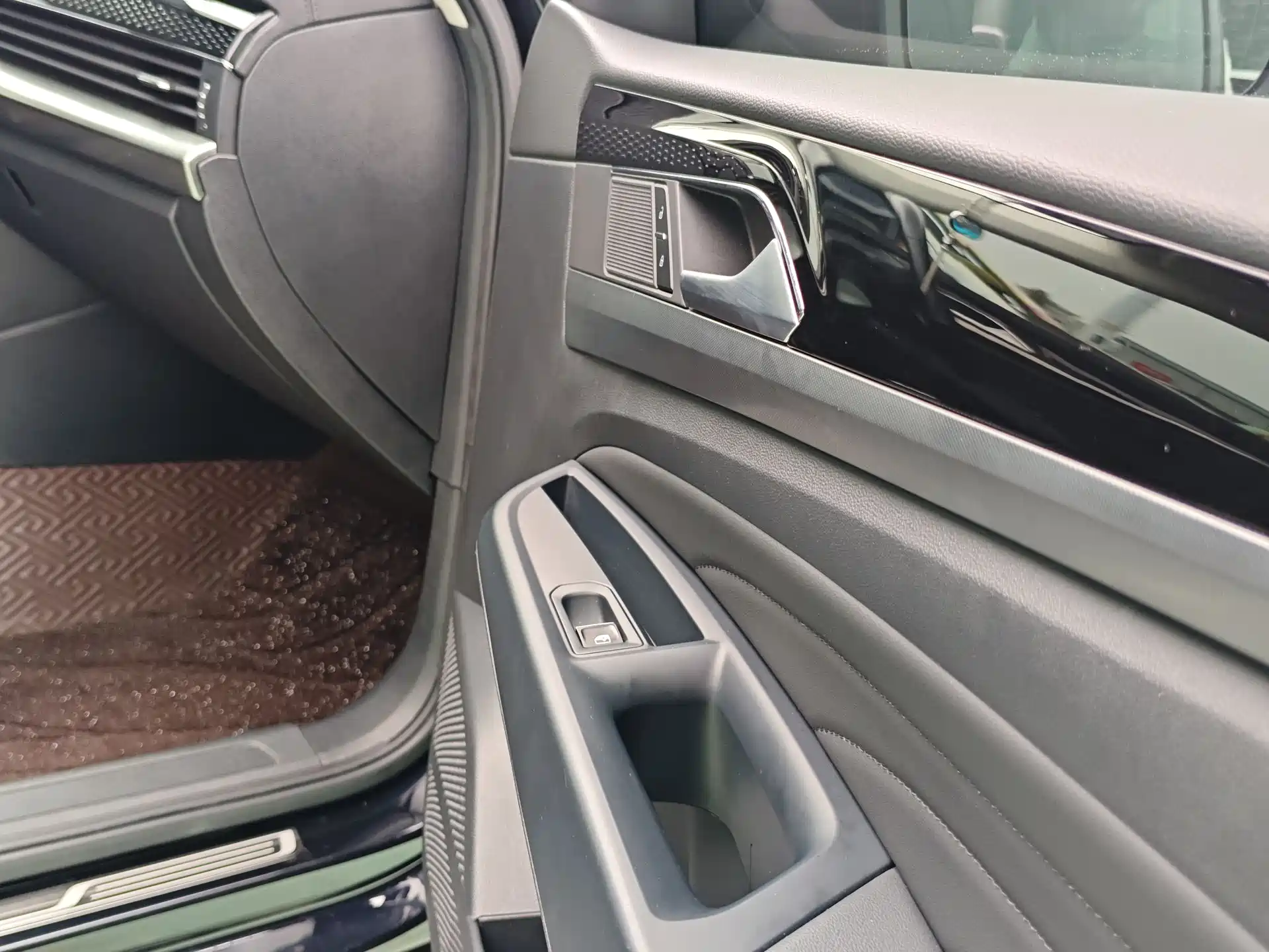 صورة 8 - Volkswagen Passat