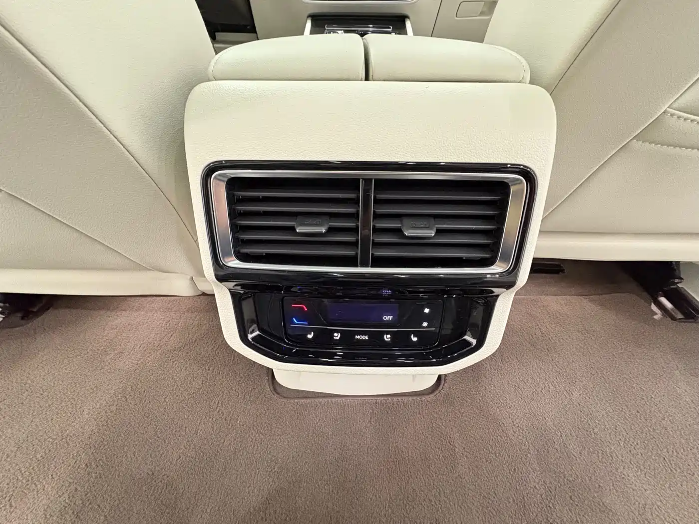 Volkswagen Viloran 2023 380TSI Premium Edition фото 17