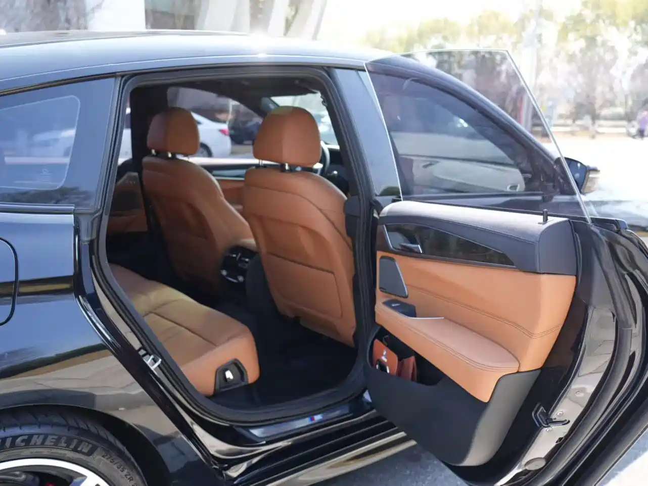 BMW 6 Series GT 2020 630i M Sport Package фото 9