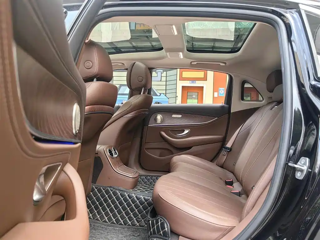 Mercedes-Benz E-Class 2023 E 300 L Fashion фото 15