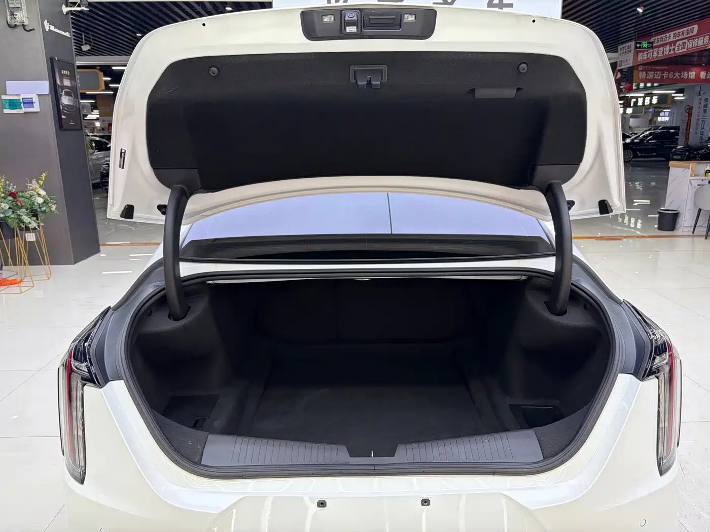 Cadillac CT4 2022 2021 28T Fashion Edition