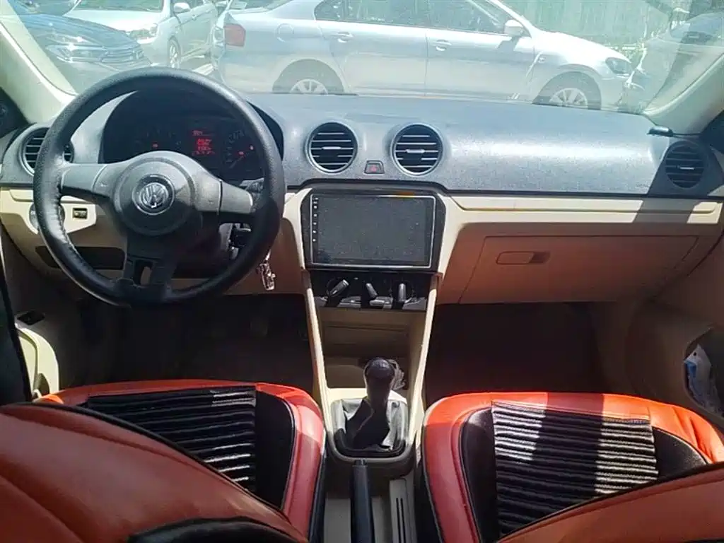Volkswagen Jetta 2015 1.6L Manual Trend фото 16