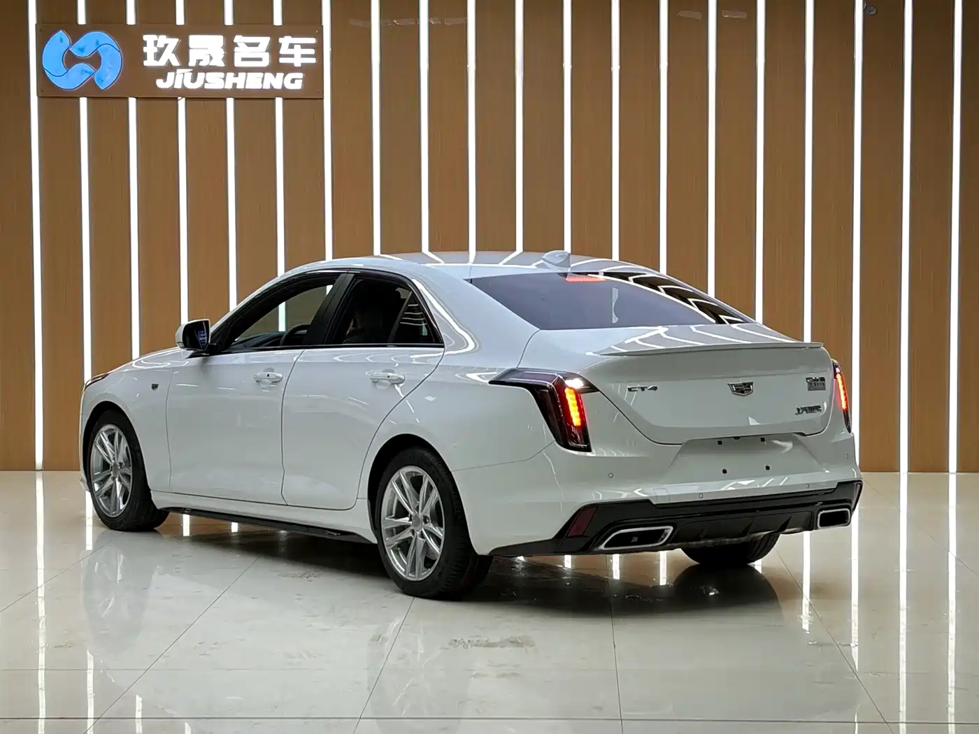 Cadillac CT4 2022 2021 28T Fashion Edition