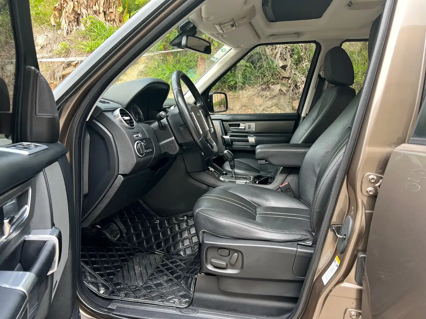 Land Rover Discovery 2011 3.0 SDV6 HSE Diesel фото 4