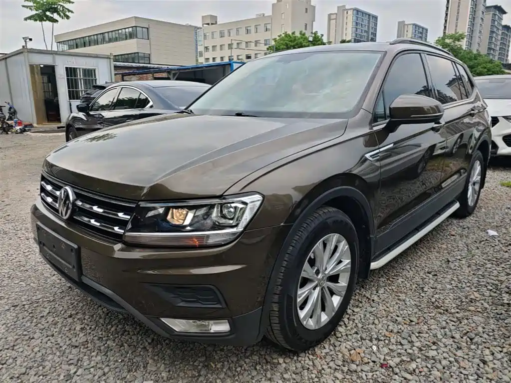 Volkswagen Tiguan L 2018 Facelift 330TSI Automatic 2WD Trend Edition фото 2