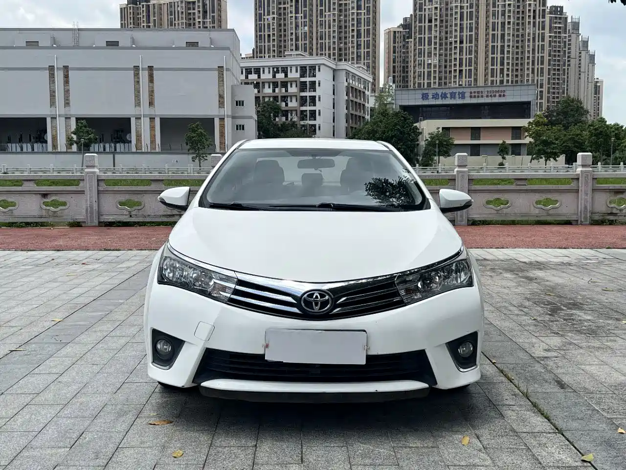 Toyota Corolla 2014 1.6L CVT GL фото 2