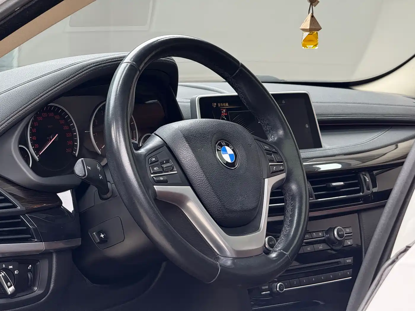 BMW X6 2015 xDrive35i Luxury Model фото 7