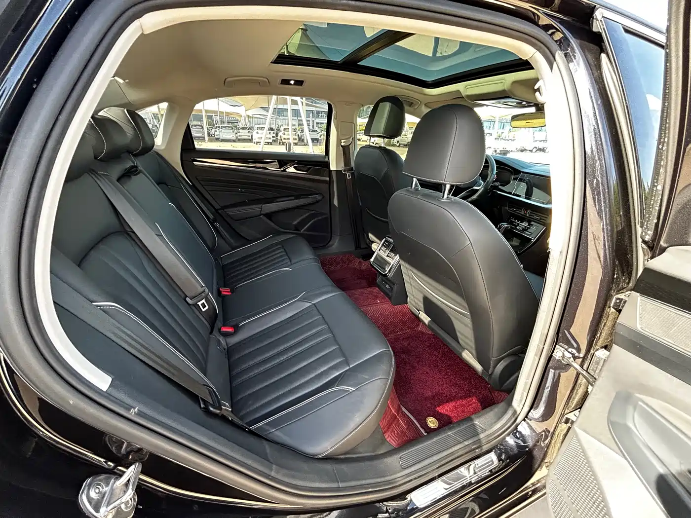 Volkswagen Passat 2022 330TSI Elite Edition фото 11