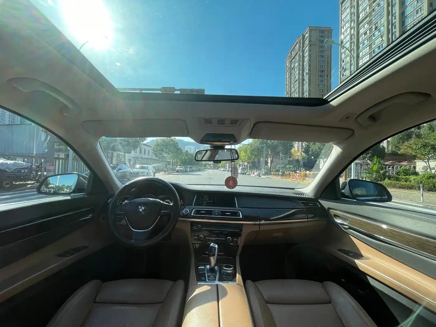 BMW 7 Series 2013 Model 740Li Leading фото 9