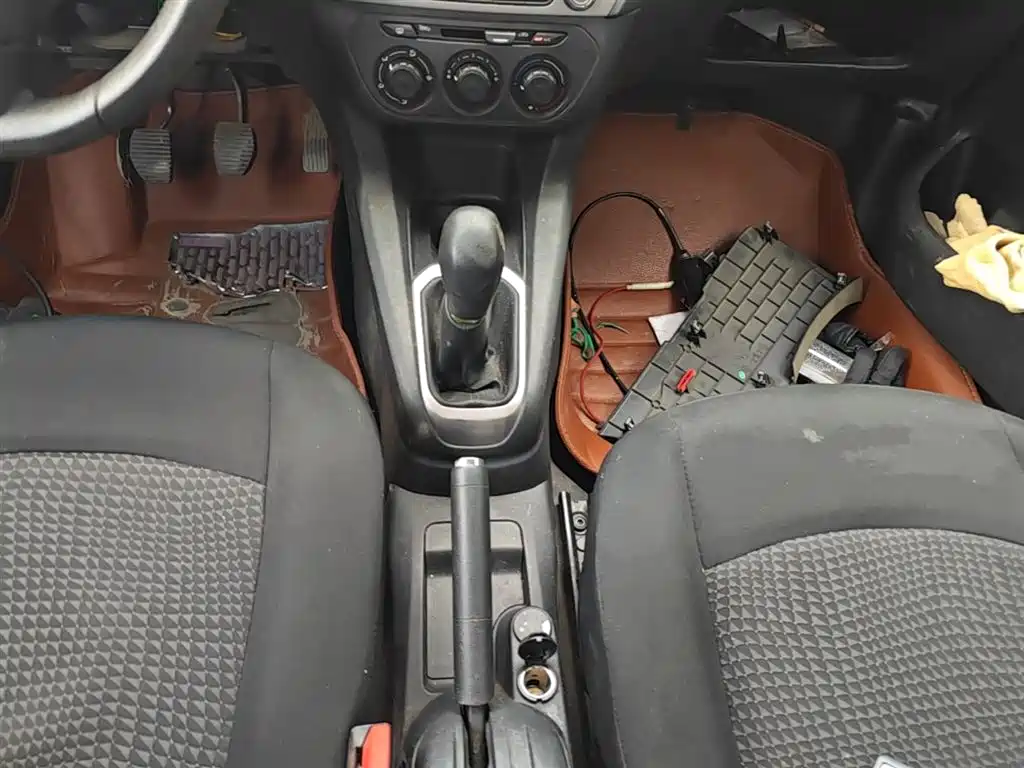 Peugeot 301 2014 1.6L Manual Comfort Edition фото 14