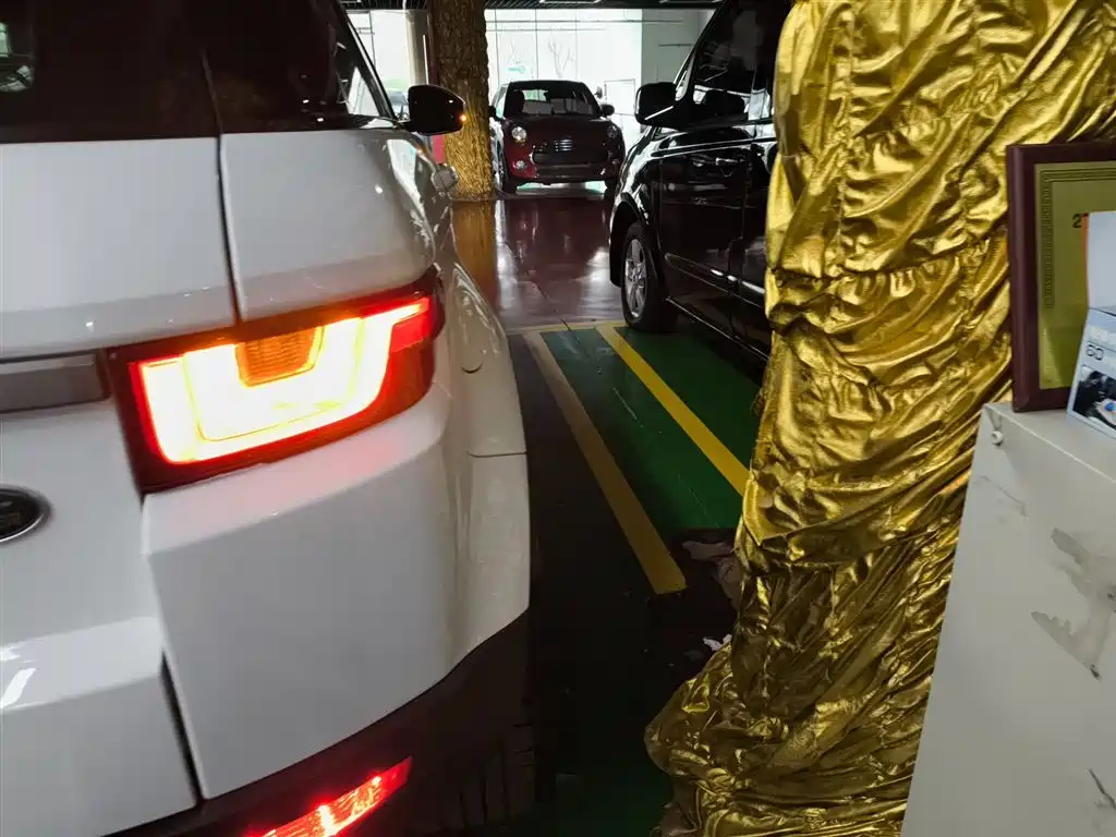 Land Rover Range Rover Evoque 2017 2.0T SE Smart Shine Edition фото 24