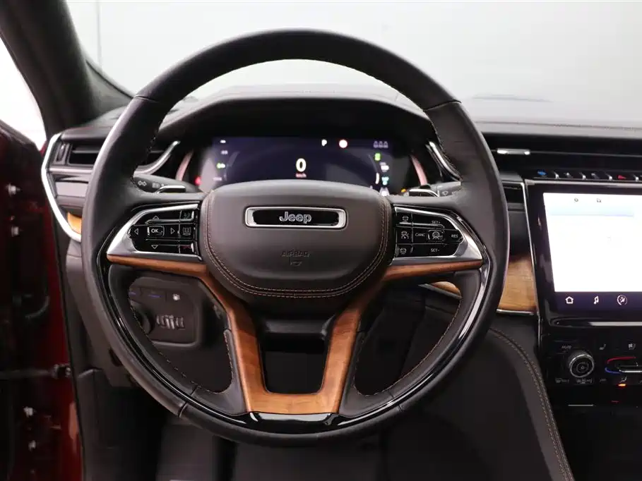 JEEP GRAND CHEROKEE 4XE (IMPORTED)