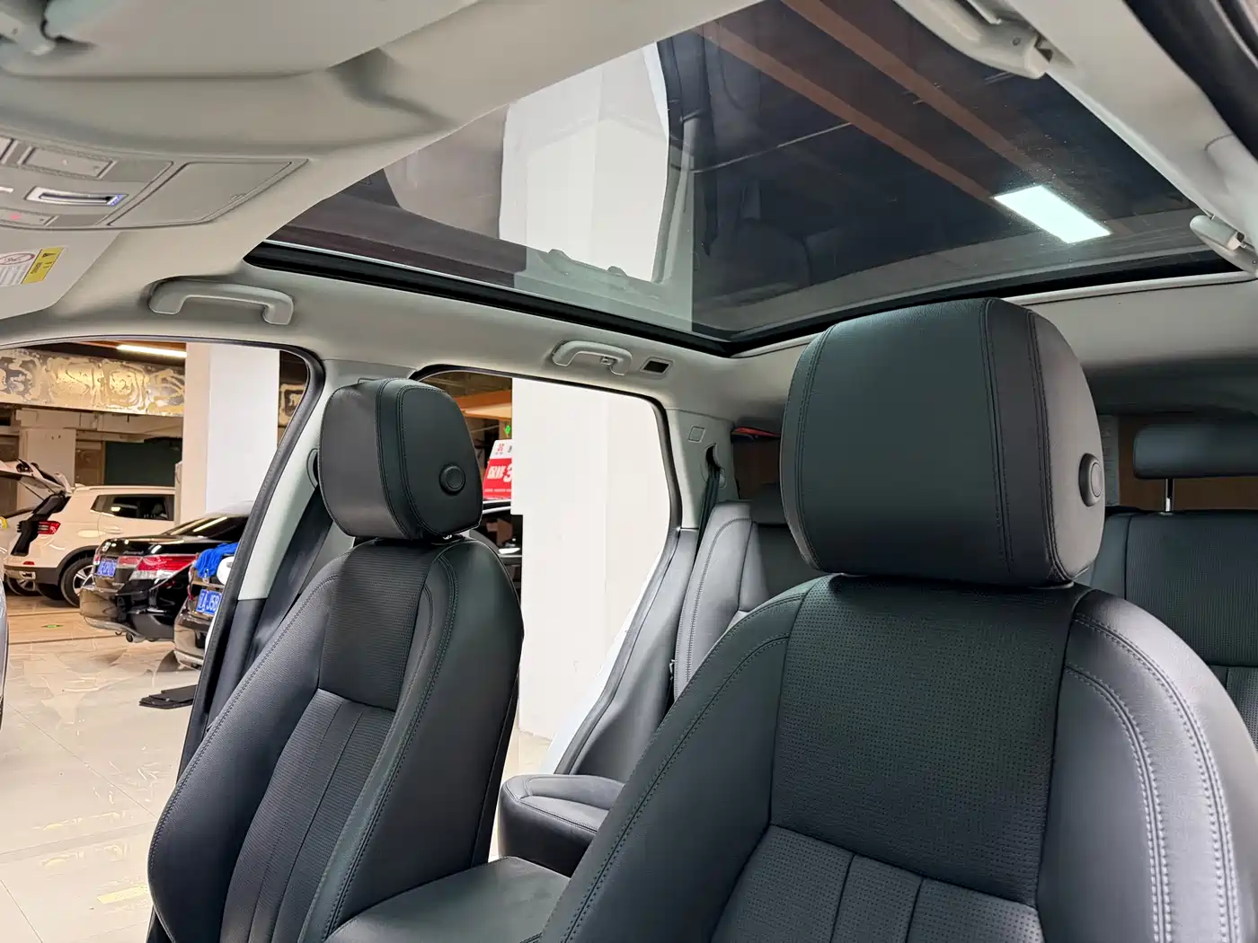 Land Rover Discovery Sport 2018 240PS HSE Edition фото 13