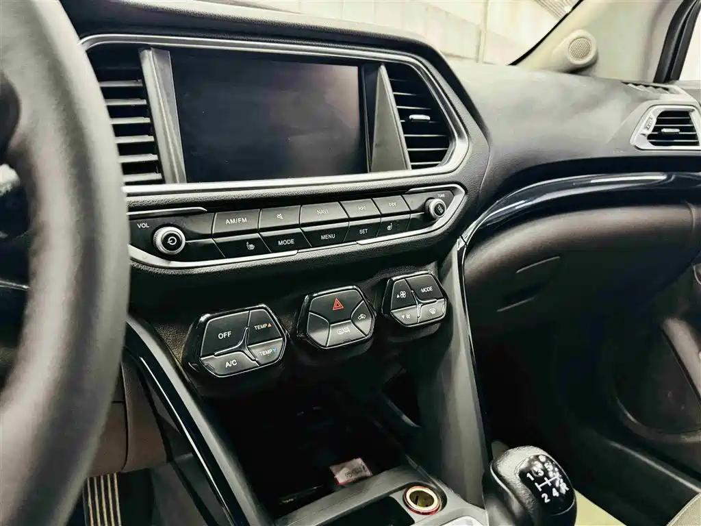 GAC Trumpchi Trumpchi GS4 2015 200T Manual Luxury Edition фото 14